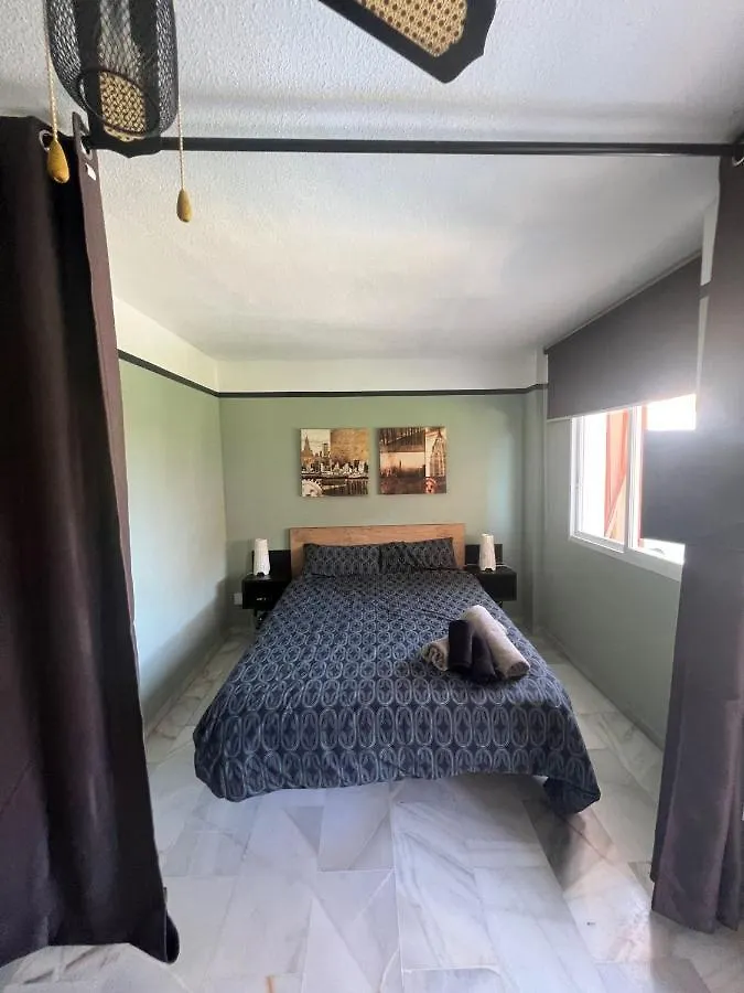 Lovely Apartment For 2 To 4 People---Apartamento De Dos A Cuatro Personas Benalmádena 0*,  España